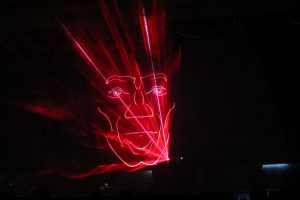 die Lasershow - 3D-Effekt durch Lasergaze